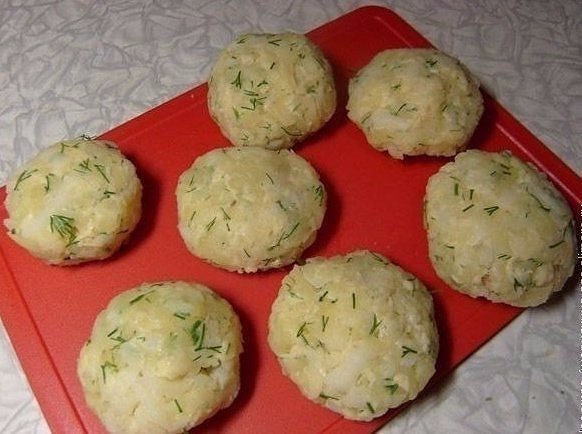 Зразы картофельные с курицей.Ингредиенты:400-500 г курицы,5-6 картофелин,150 г ... - 6