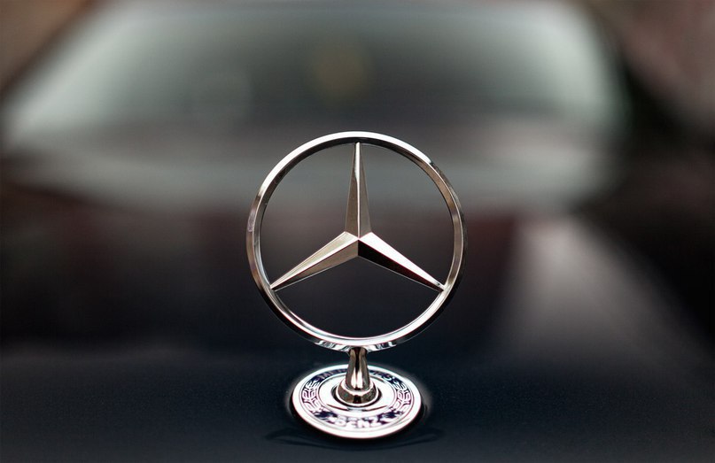    Mercedes-Benz    ..     ...