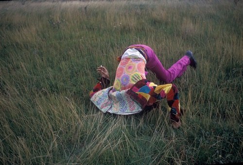 Мошенник смеется не так, как честный человек; лицемер плачет не теми слезами, какими плачет человек ...