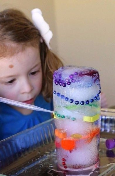 10 удивительных игр для детей.Все очень просто!1. Светящаяся водаЧтобы вода в ванной светилась, как ... - 5
