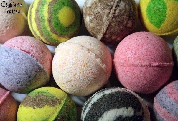 Шипучие бомбочки для ванны.Нам понадобится: Сода, лимонная кислота, соль для ванны, эфирные масла и ...