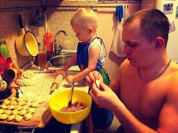- Пап, а пап, а для чего тебе нужна мама? —- Для чего, для чего...Чтоб жизнь медом не казалась!!!!!