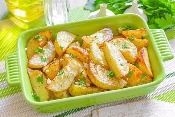 Картофель по-гречески. на 100грамм - 100.8 ккалБ/Ж/У - 2.35/2.72/17.44Ингредиенты:картошка – 0,5 ...