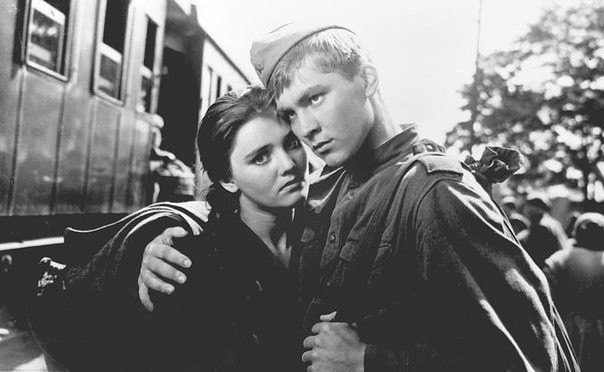 Жди меня, и я вернусь. Только очень жди, Жди, когда наводят грусть Желтые дожди, Жди, когда снега ...