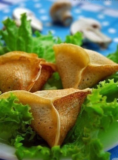 Блинчики с грибами и сыром.это не простые блинчики! Простые так не получится завернуть....Сама их ...