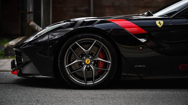 Ferrari F12 - 5