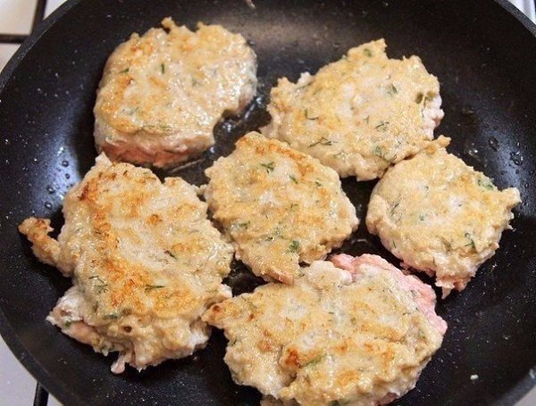 Самые вкусные в мире котлеты.Ингредиенты:Фарш из индейки или курицы (я готовлю из индейки) - 800 ... - 6