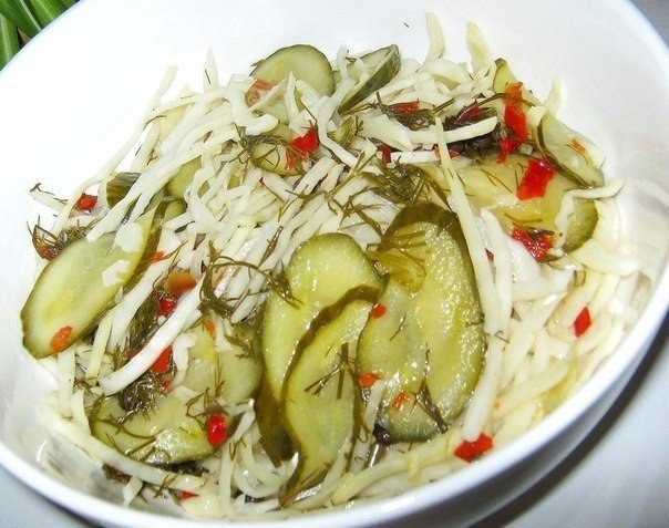 ОЧЕНЬ ВКУСНЫЙ САЛАТ.Ну очень вкусный салатик, обязательно попробуйте приготовить!1 кг белокочанной ...