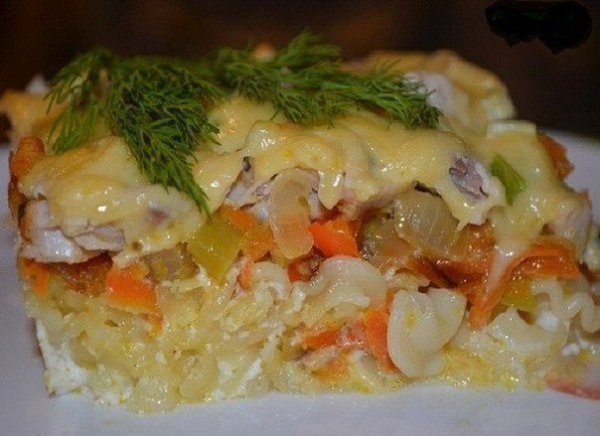 Запеканка из макарон с курицей.Ингредиенты:Макароны - 200 гЛук - 2 шт.Морковь - 1 шт.Перец сладкий - ...