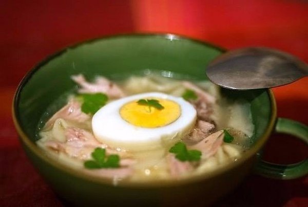 Топ -9 Вкуснеших горячих первых блюд.1 Куриный суп с сырными рулетиками2 Суп с куриными сердечками и ... - 8
