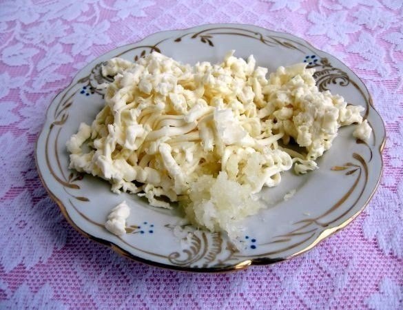 Рулетики из кабачков.Ингредиенты:Кабачки – 4 шт.Сырок – 1-2 шт.Чеснок – 4 зубчика.Помидоры – 1 ... - 4