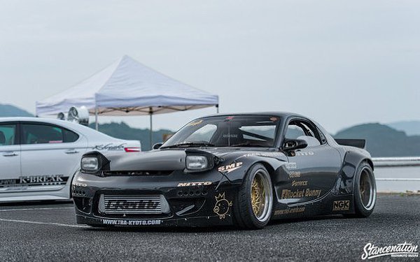 RX-7.Rocket Bunny