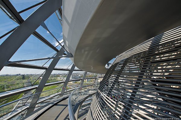 Здание построено по проекту франкфуртского архитектора Пауля Валлота в стиле итальянского высокого ... - 7