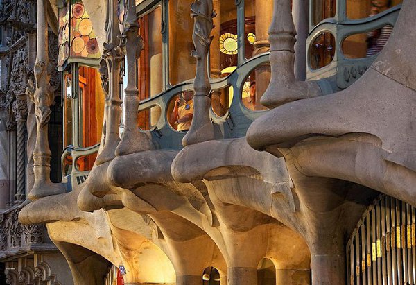 Antoni Gaud.Casa Batlo at night - 7