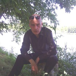 Aleksandr, 52, 