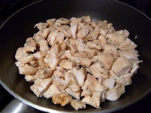 Зразы картофельные с курицей.Ингредиенты:400-500 г курицы,5-6 картофелин,150 г ... - 3