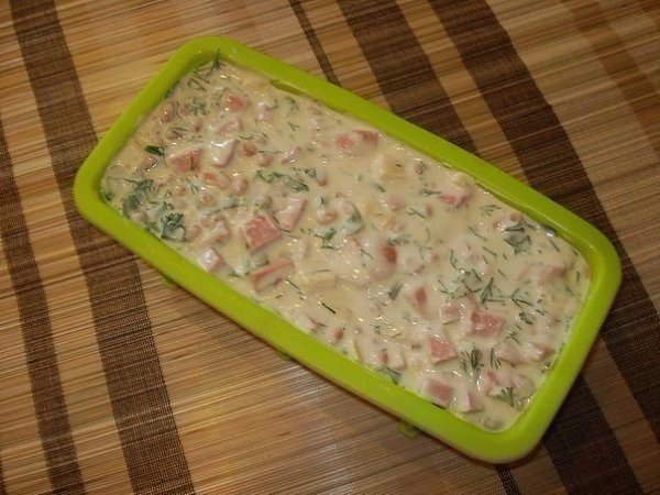 Мясной кекс.Ингредиенты:Сардельки — 3 шт.Сыр — 100 гМайонез — 100 гСметана — 100 гФасоль — 400 гЯйца ... - 5