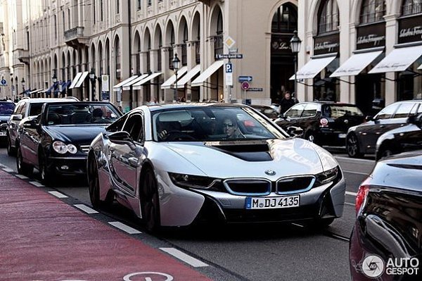 BMW i8