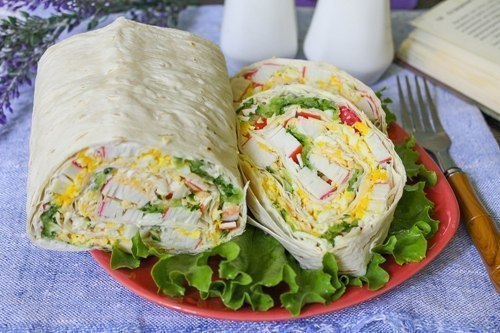 Рулет из лаваша с крабовыми палочками - праздник на каждый день! Ломая голову над тем, какую же ...