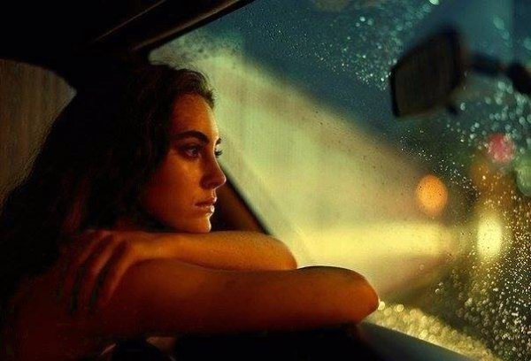 Я тебя забывала по каплям. Шаг за шагом. Училась я жить. Я тебя забывала с закатом, Когда ложь стала ...