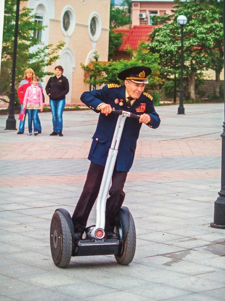 Человек на сегвее