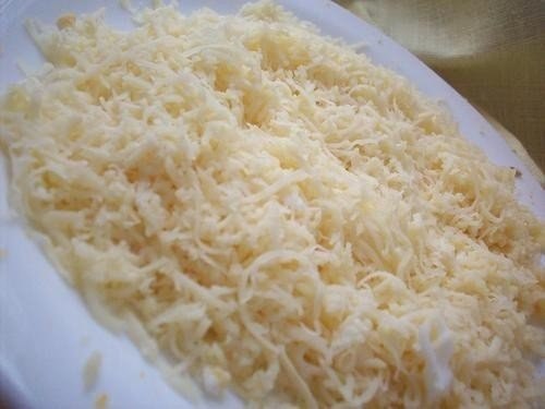 Свинина под сыром и ананасами.Вам понадобится: - свиная вырезка (1 кг.);- ананасы (консервированные, ... - 3