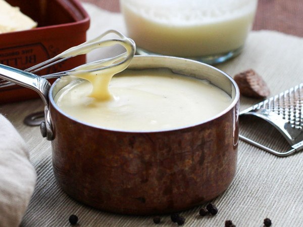Простой сырный соус. Ароматный сырный соус из сливочного масла, муки, молока и сыра. Ингредиенты 2 ... - 2