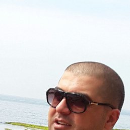 oleg, 43, 