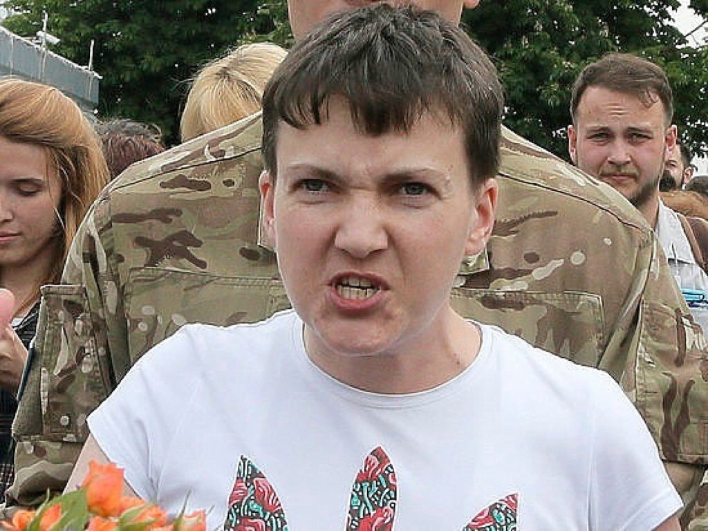 СКОЛЬ ВОДКОЙ НИ ПОИ СКОТИНУ.Отъевшись на российской киче,Вернулась Надя в рiдний край.Мясиста, как ...
