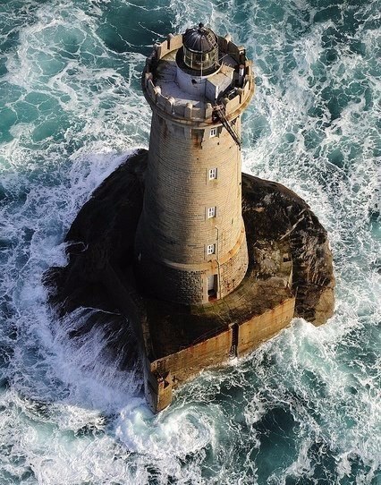  Phare du four bretagne  .