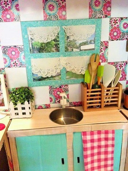 Вот такую детскую кухню сделала мама для дочки из обычных картонных коробок! - 8