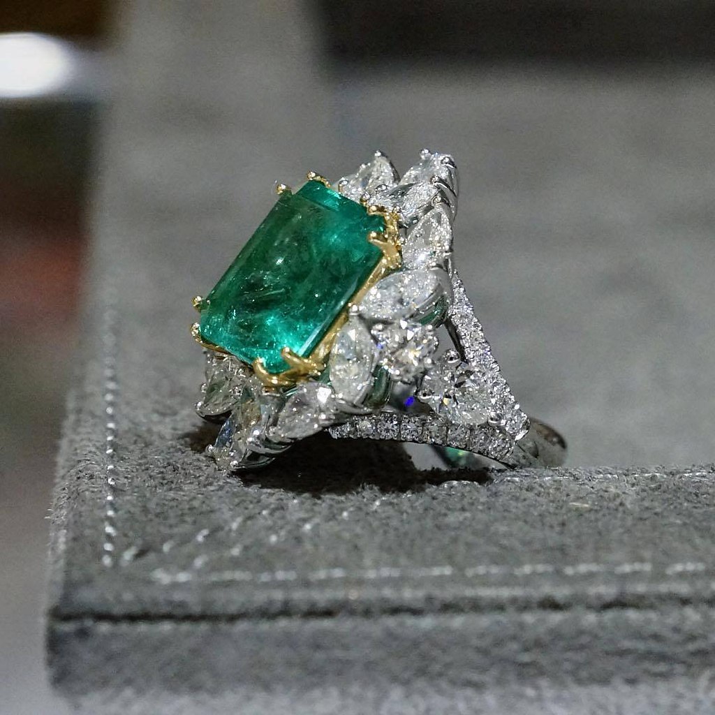       Yvan Tufenkjian, . - Emerald and diamond ring by Yvan ...