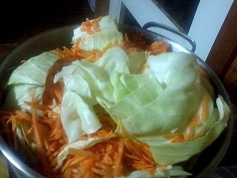 Капуста в горячем рассоле. Это просто бомба, а не рецепт! Ингредиенты Капуста 2-3 кг. Морковь — 2-3 ... - 3