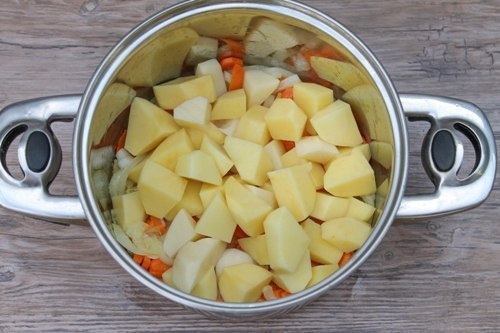 Суп из плавленных сырков. На 4 порции этого нежного и вкусного супа вам понадобятся: — 2 плавленных ... - 4