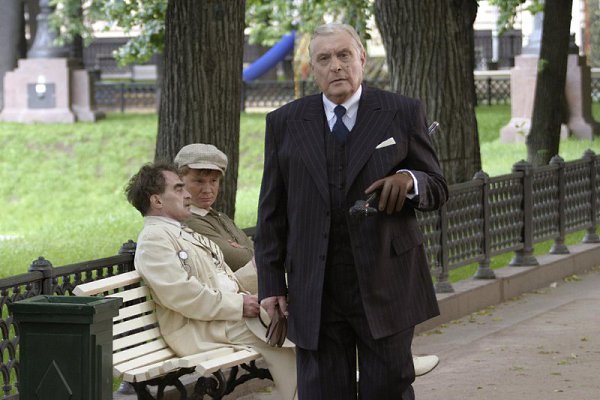 Вы судите по костюму? Никогда не делайте этого. Вы можете ошибиться, и притом, весьма крупно