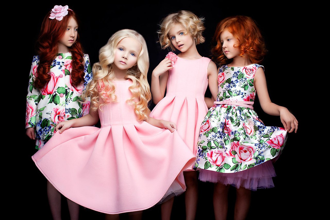 Сайт модельной детской. Красивая одежда для девочек. Модные платья для девочек. Модные платья для детей. Дети в красивой одежде.