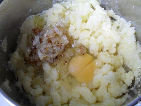 Оригинальная и простая закуска - картофельные палочки с грибами. 1. Картофель – 400-500 г 2. Грибы ... - 4