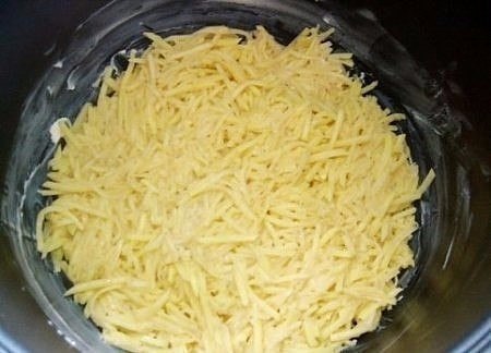 КАРТОФЕЛЬНАЯ ЗАПЕКАНКА С СОСИСКАМИ.ИНГРЕДИЕНТЫ: Картофель (вес очищенного) — 850 г Сосиски — 8 шт ... - 3
