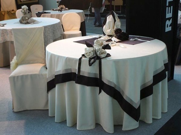 Каким бы не был роскошным и богатым стол, накрывать его скатертью считается правилом хорошего тона. ... - 2