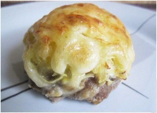 Стожки.Очень вкусное и сытное блюдо! Ингредиенты: - 1 кг любого фарша Начинка: - 2 луковицы - 4 ... - 2