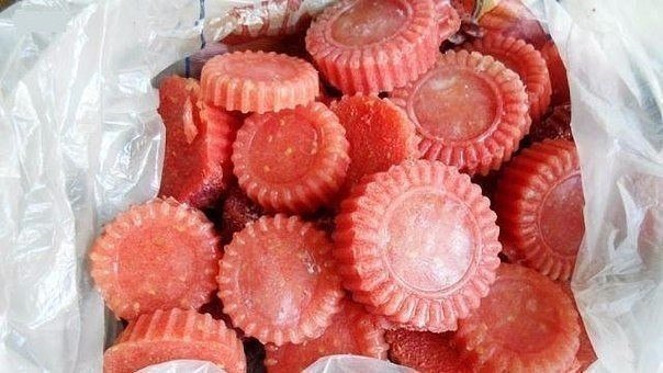 Хозяйкам на заметку. Помидоры всегда под рукой ! C помидорок снять шкурку, перекрутить в блендере и ...
