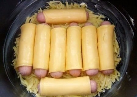 КАРТОФЕЛЬНАЯ ЗАПЕКАНКА С СОСИСКАМИ.ИНГРЕДИЕНТЫ: Картофель (вес очищенного) — 850 г Сосиски — 8 шт ... - 5
