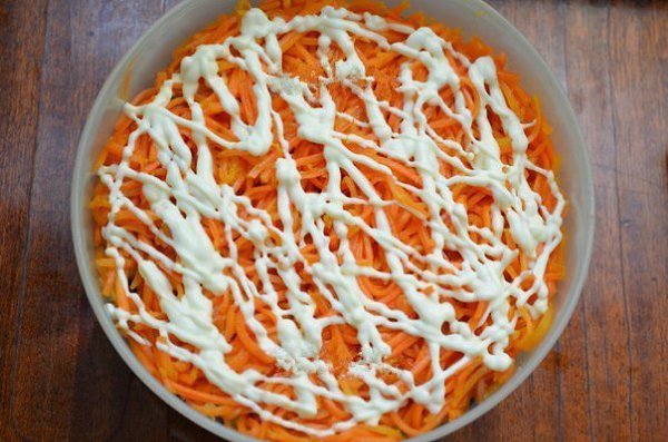 Салат с копченой курицей, корейской морковью и огурцом. Вкусный и сытный салат получается из ... - 5