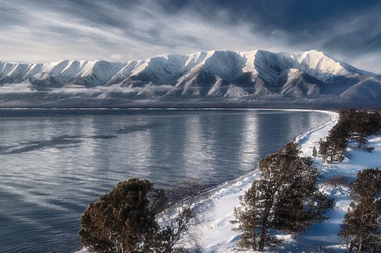 Горы возле байкала