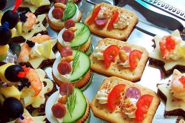 Бутерброды на праздничный стол. 1. Закусочные бутерброды с печенью трески. Ингредиенты: · печень ...