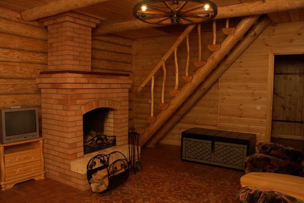 Изба — деревянный срубный (бревенчатый) жилой дом в сельской лесистой местности России. ... - 2