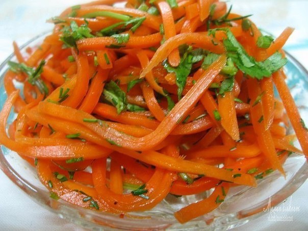 САМАЯ ВКУСНАЯ МОРКОВЬ ПО-КОРЕЙСКИ.Ингредиенты: 3 ст.л.сахара, 1 ч.л. соли, 1 ст.л. кориандра ...