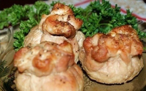 "Мешочки с сыром и грибами" Ингредиенты: - свинина для отбивных - грибы маринованные - ...