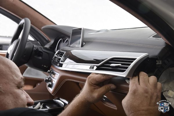Представлены спецверсии BMW 750Li xDrive: «Solitaire Edition» и «Master Class Edition».Компания BMW ... - 4