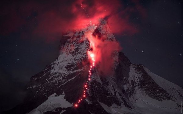Сотни альпинистов поднялись на Альпы для эпических фотографий - 8